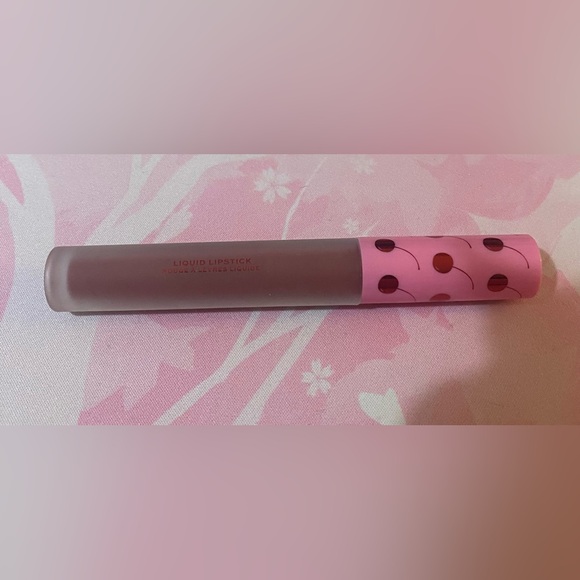 I Heart Revolution Liquid Lipstick - Picture 2 of 3